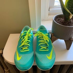 Price drop! 🔥Bright colored Nike sneakers